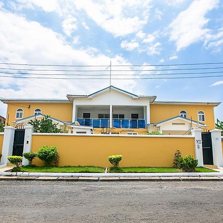 @Home Boutique B&B Hostel And Suite Accra Exteriör bild