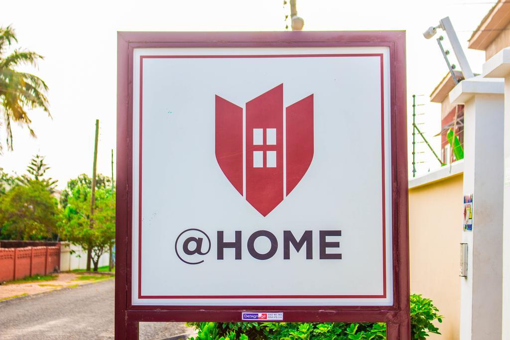 @Home Boutique B&B Hostel And Suite Accra Exteriör bild