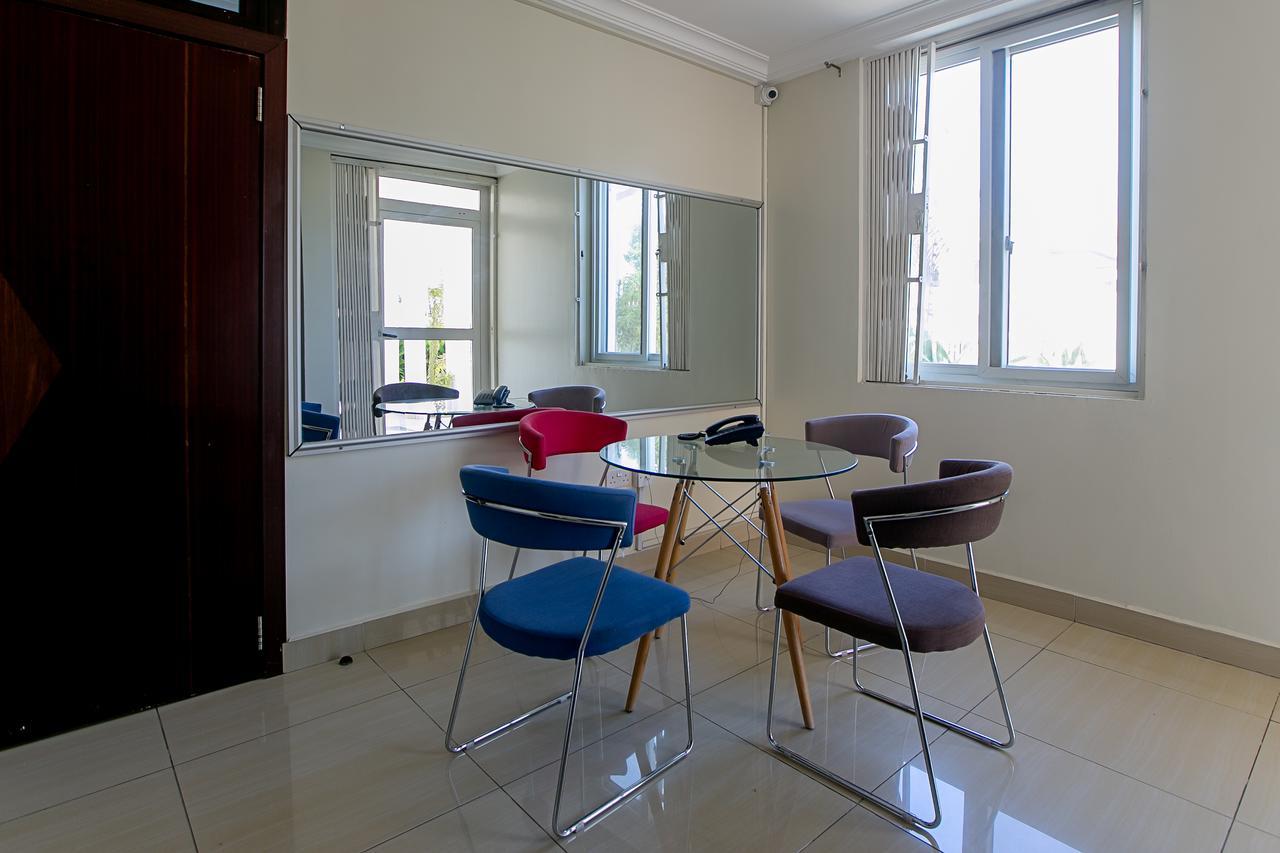 @Home Boutique B&B Hostel And Suite Accra Exteriör bild