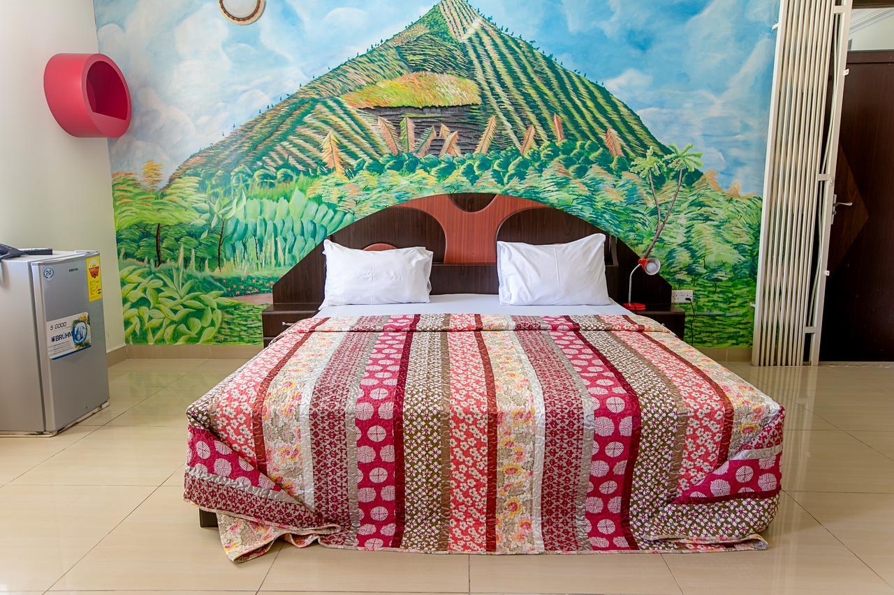 @Home Boutique B&B Hostel And Suite Accra Exteriör bild