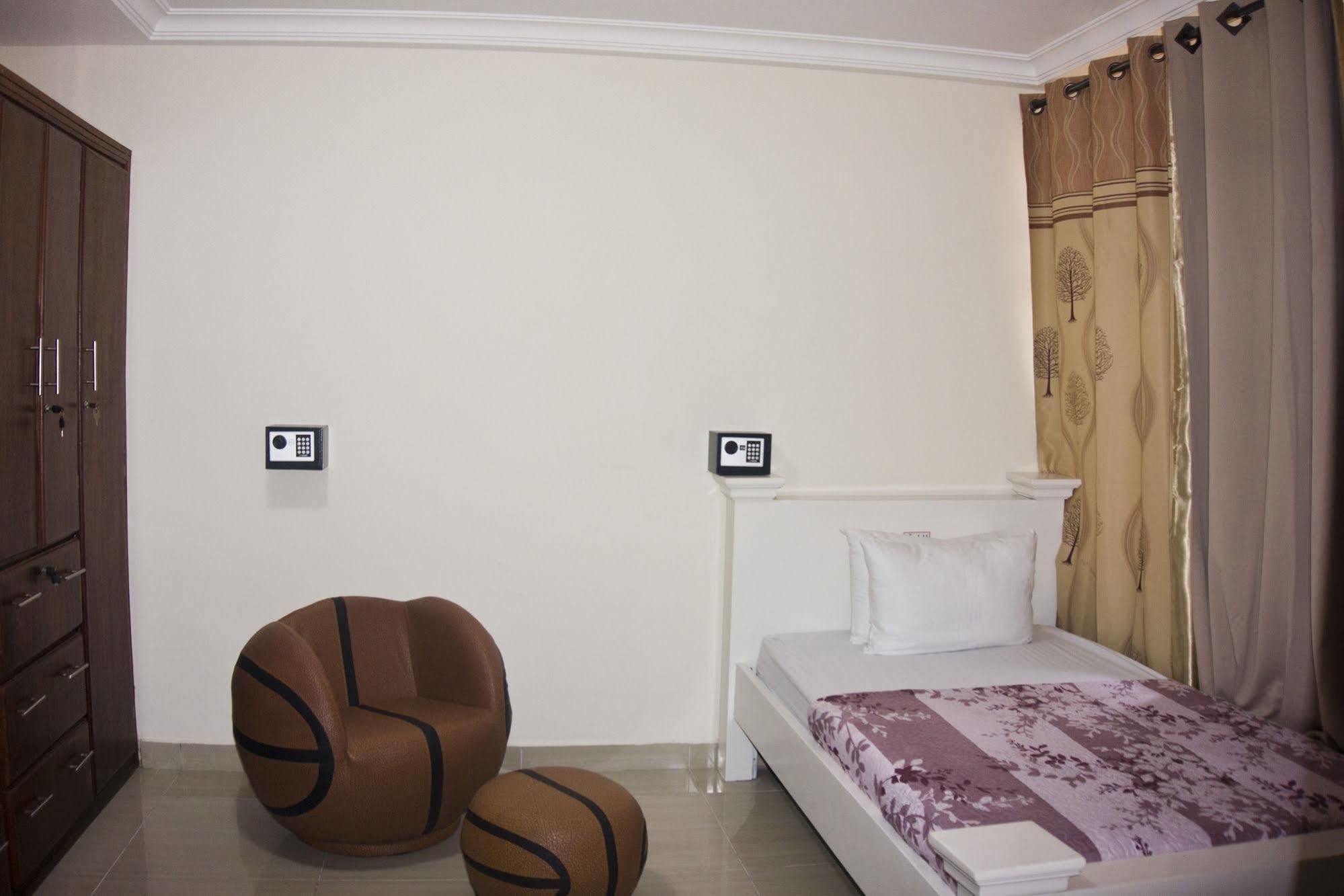@Home Boutique B&B Hostel And Suite Accra Exteriör bild