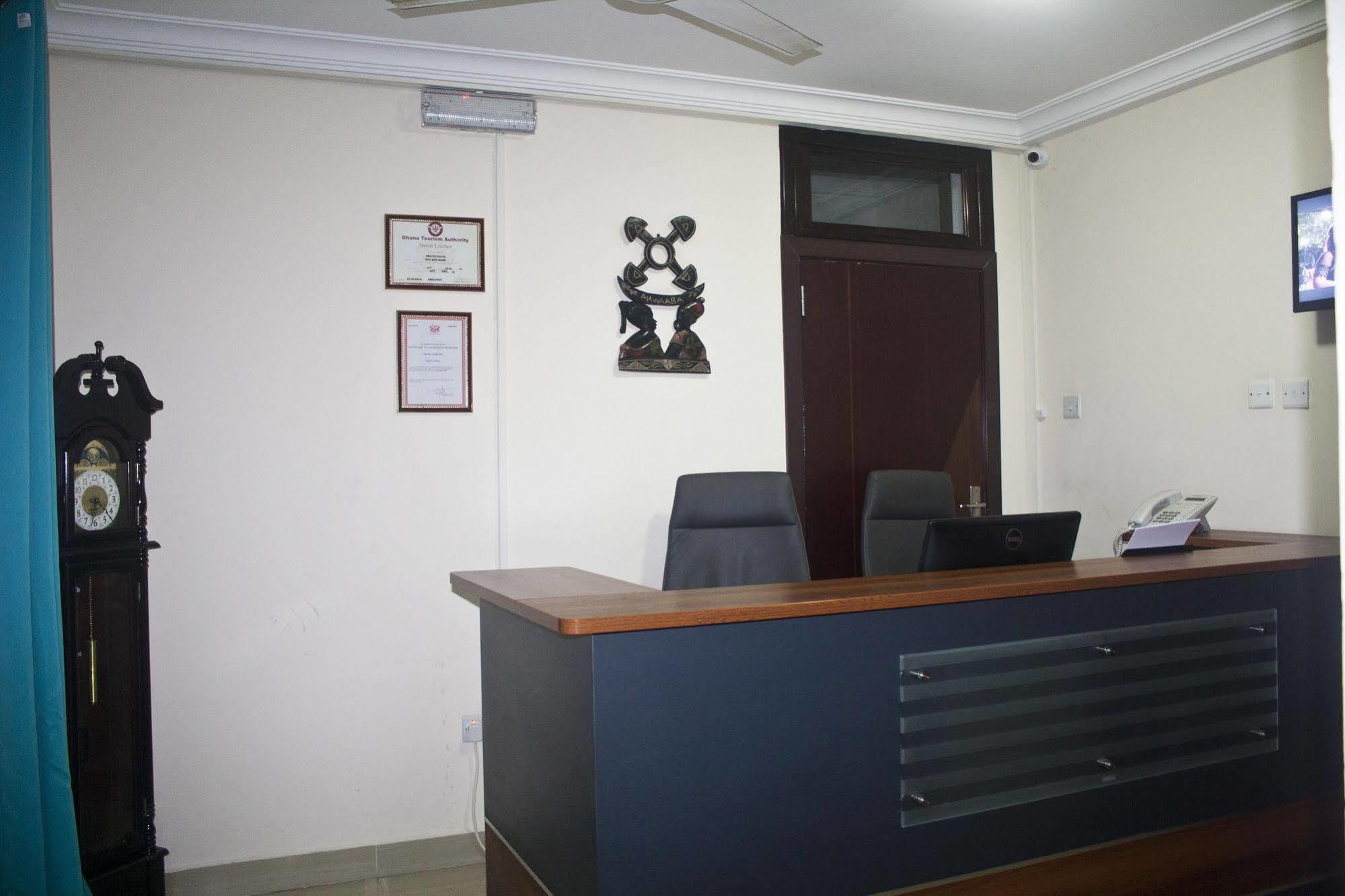 @Home Boutique B&B Hostel And Suite Accra Exteriör bild