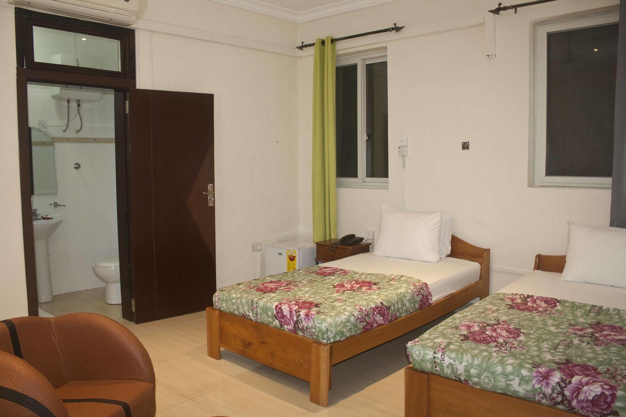 @Home Boutique B&B Hostel And Suite Accra Exteriör bild