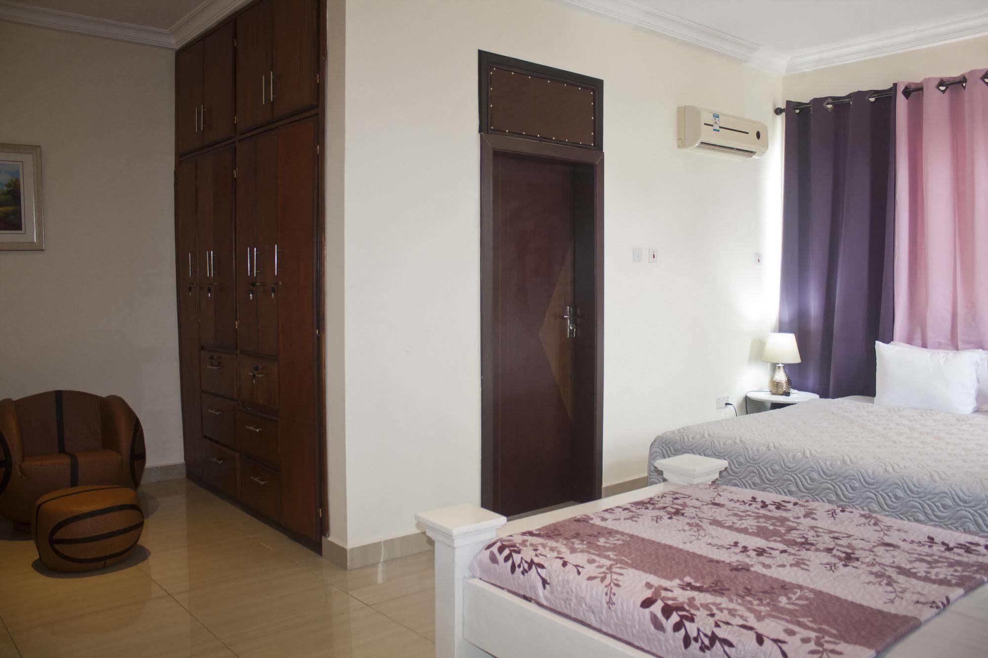 @Home Boutique B&B Hostel And Suite Accra Exteriör bild