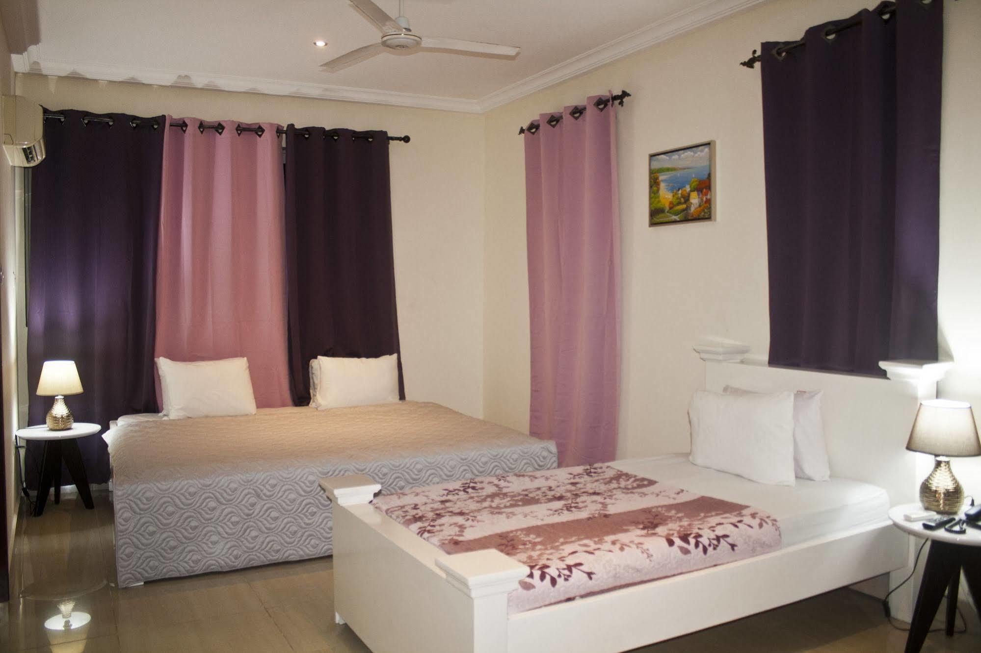 @Home Boutique B&B Hostel And Suite Accra Exteriör bild